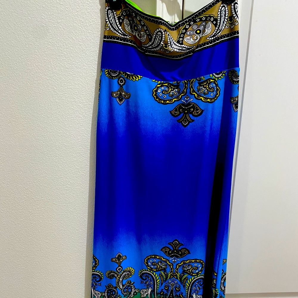 Beautiful maxi skirt in bright blue jewel tones. Hangs perfectly.